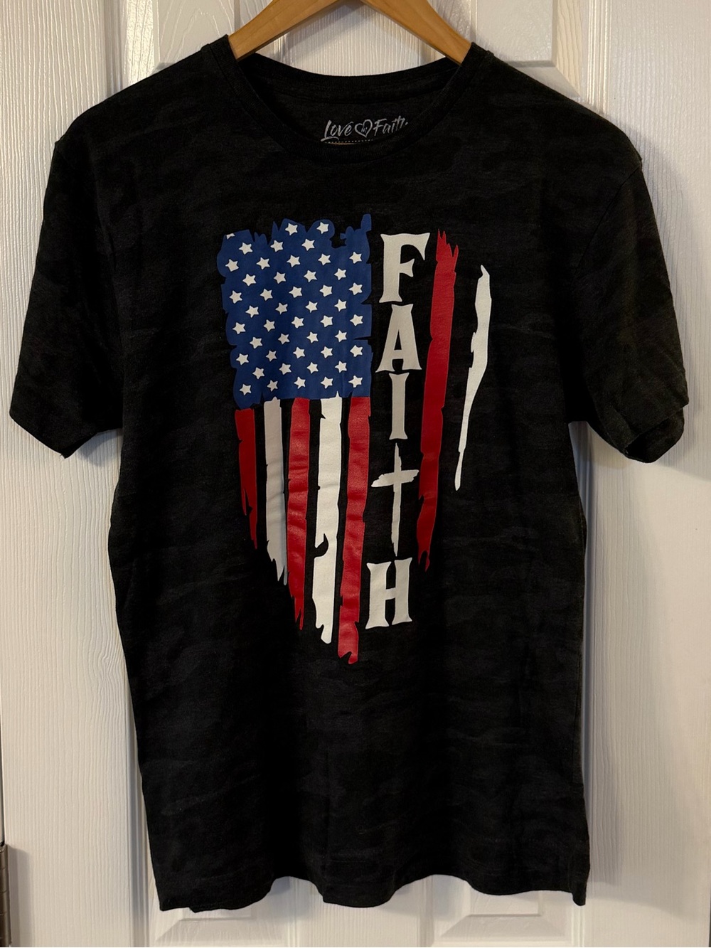 Love & Faith Medium Black American Flag Faith Graphic T-Shirt Patriotic